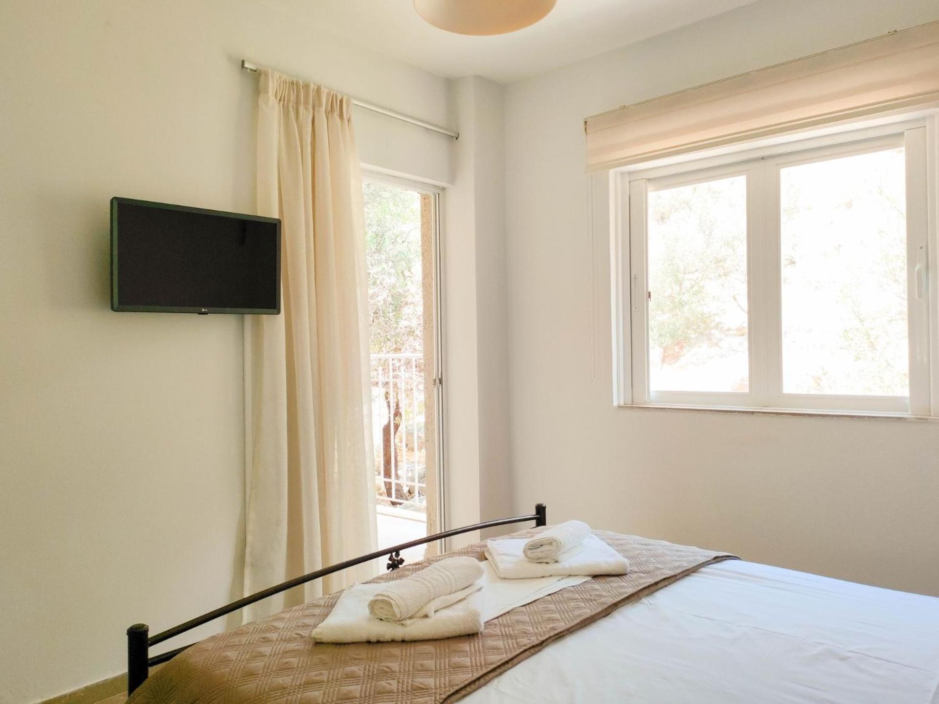 Akrotopi Apartments & Studios Толон Екстериор снимка