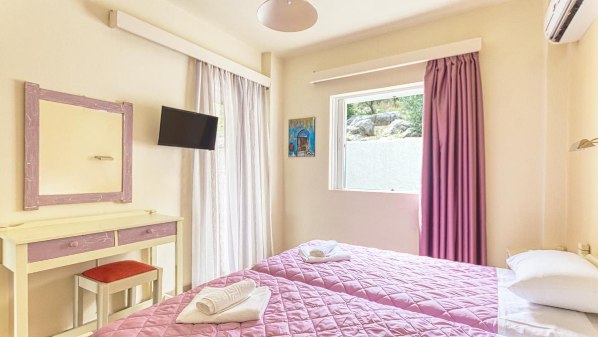 Akrotopi Apartments & Studios Толон Екстериор снимка