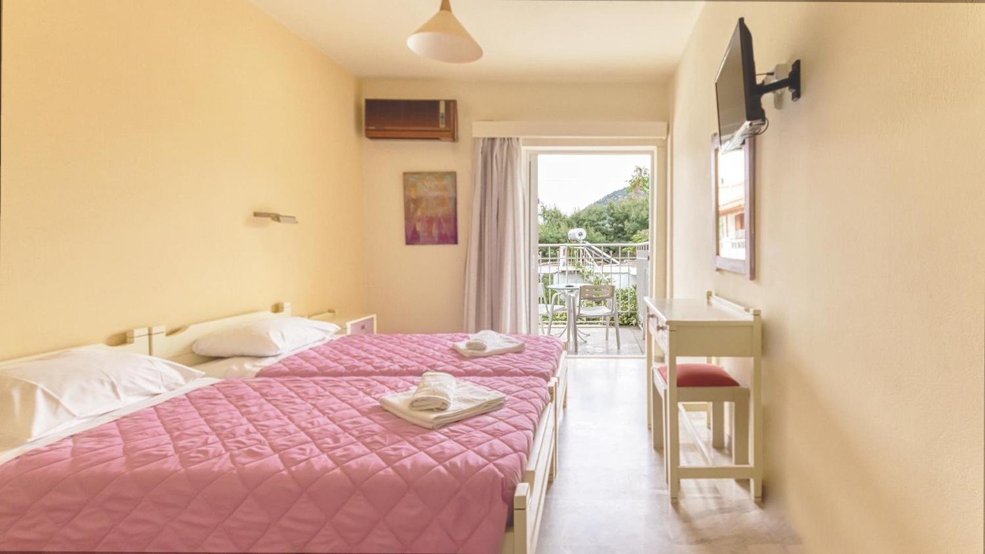 Akrotopi Apartments & Studios Толон Екстериор снимка