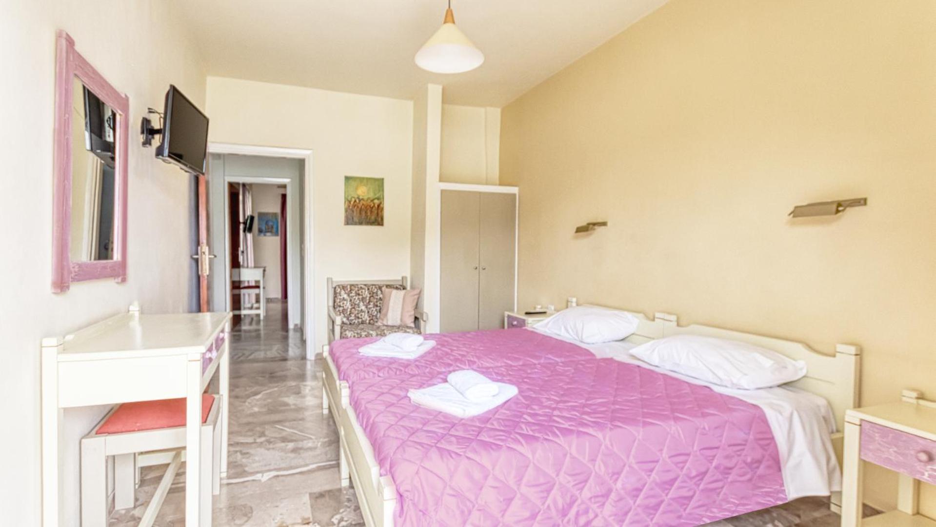 Akrotopi Apartments & Studios Толон Екстериор снимка