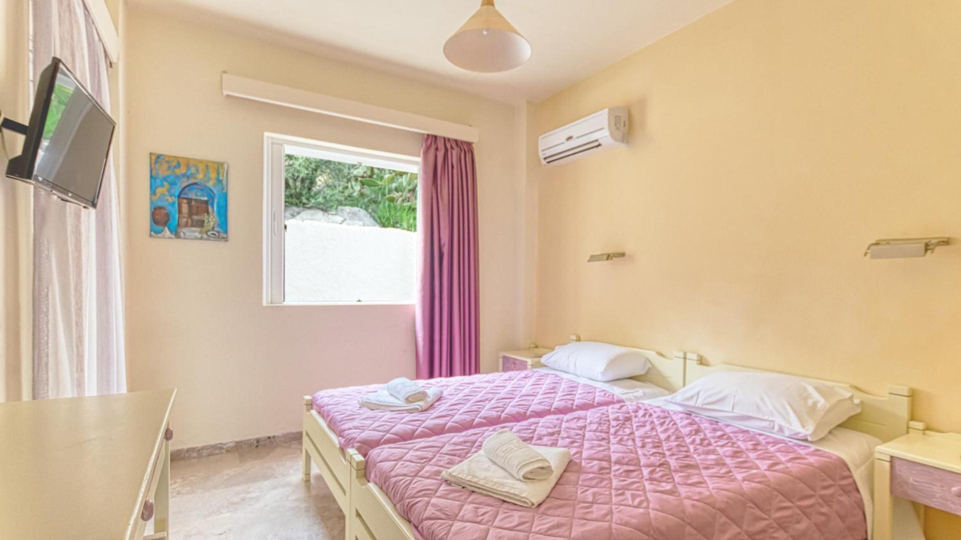 Akrotopi Apartments & Studios Толон Екстериор снимка