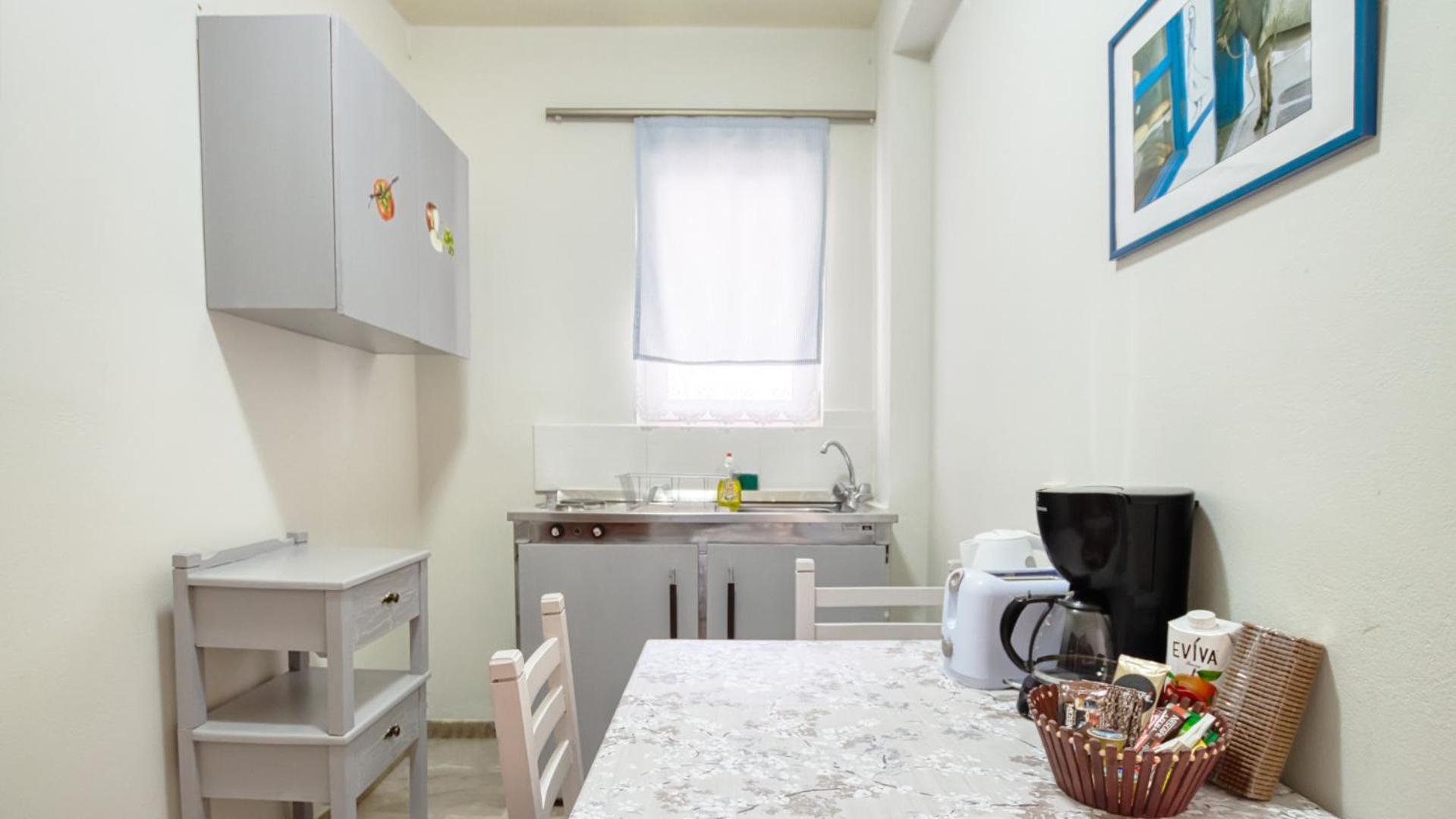 Akrotopi Apartments & Studios Толон Екстериор снимка