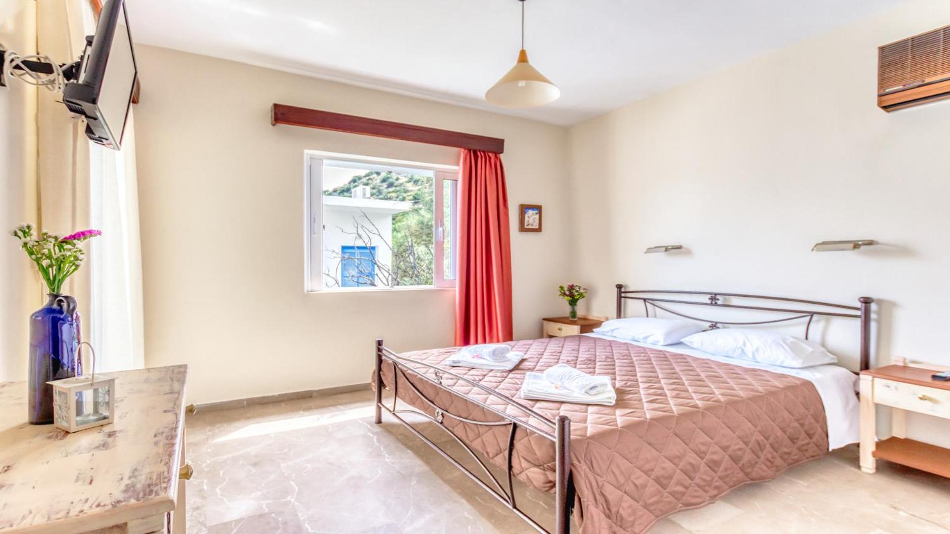 Akrotopi Apartments & Studios Толон Екстериор снимка