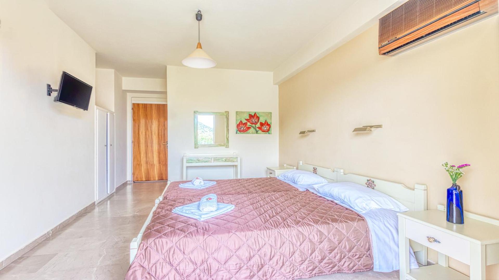 Akrotopi Apartments & Studios Толон Екстериор снимка