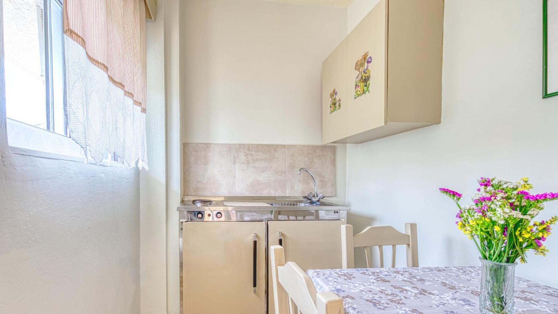 Akrotopi Apartments & Studios Толон Екстериор снимка