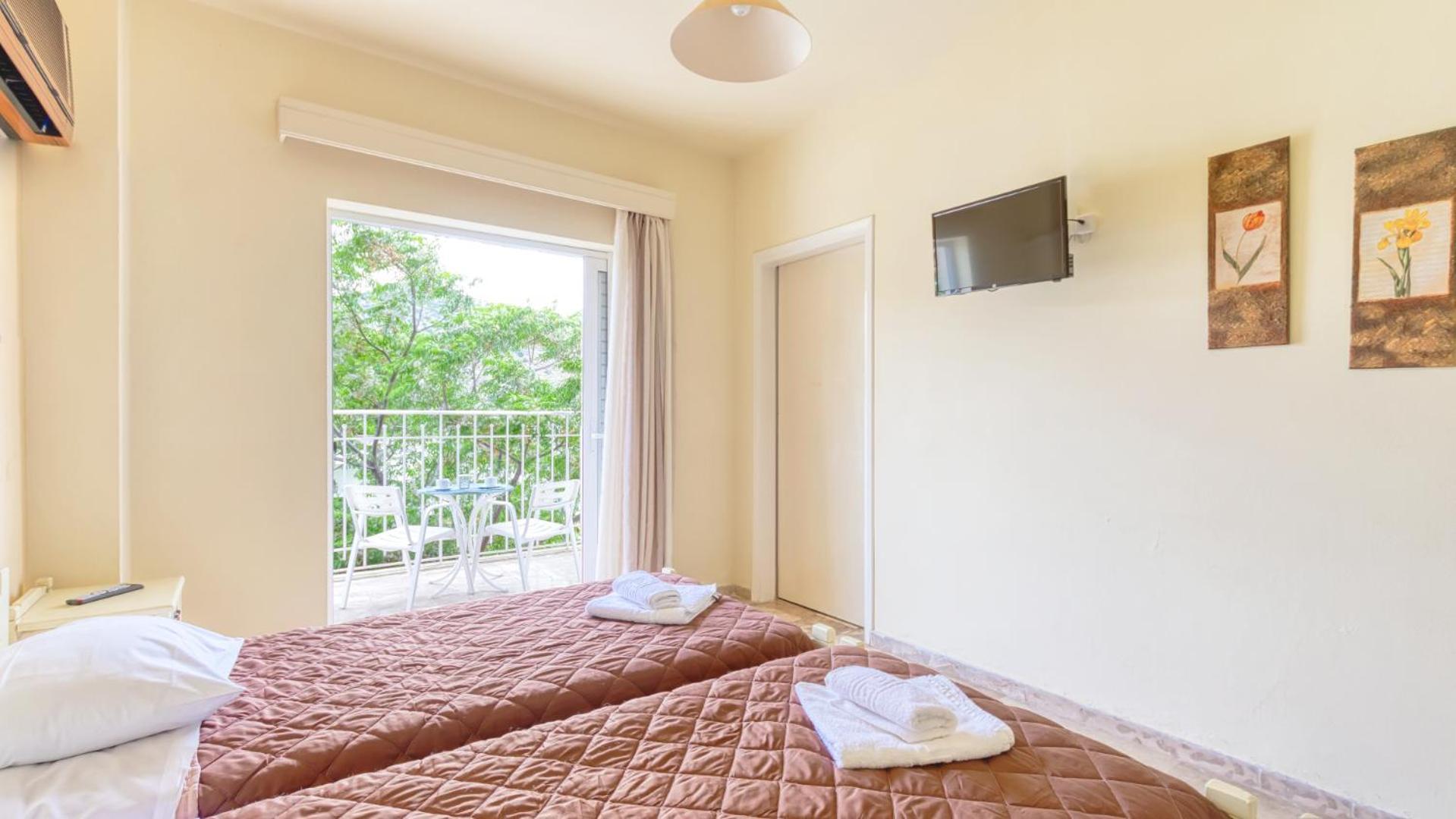 Akrotopi Apartments & Studios Толон Екстериор снимка