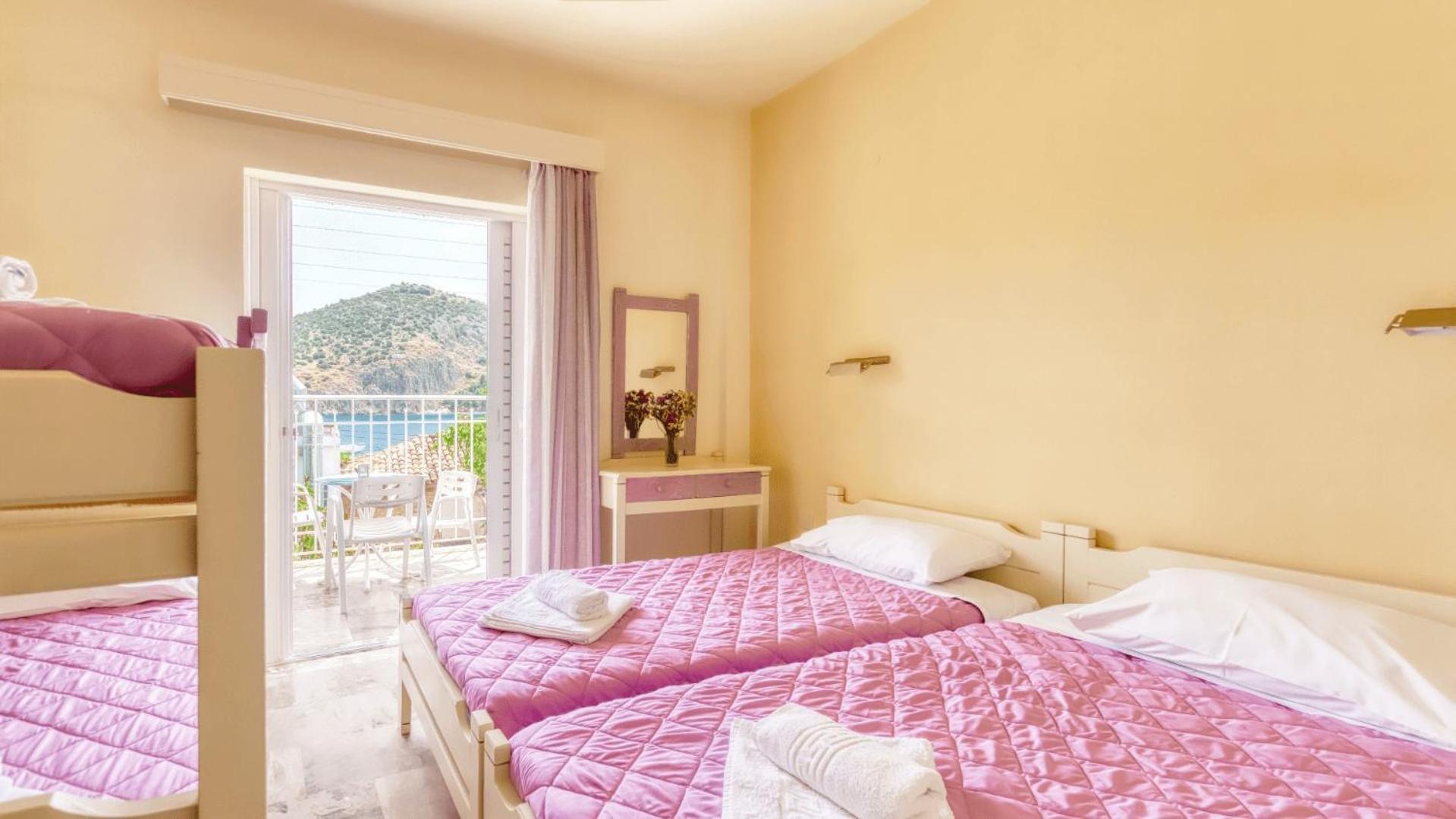 Akrotopi Apartments & Studios Толон Екстериор снимка