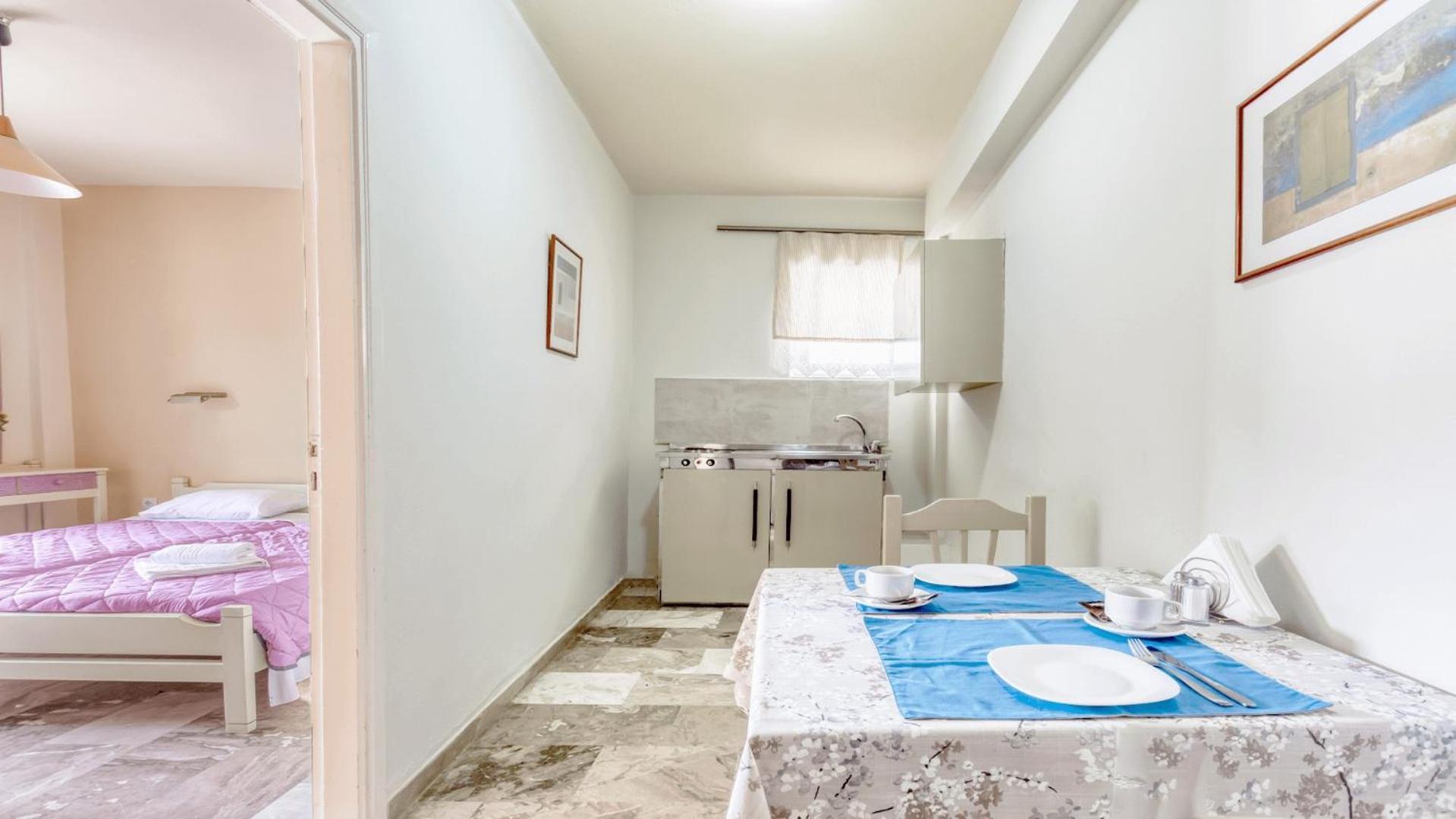 Akrotopi Apartments & Studios Толон Екстериор снимка